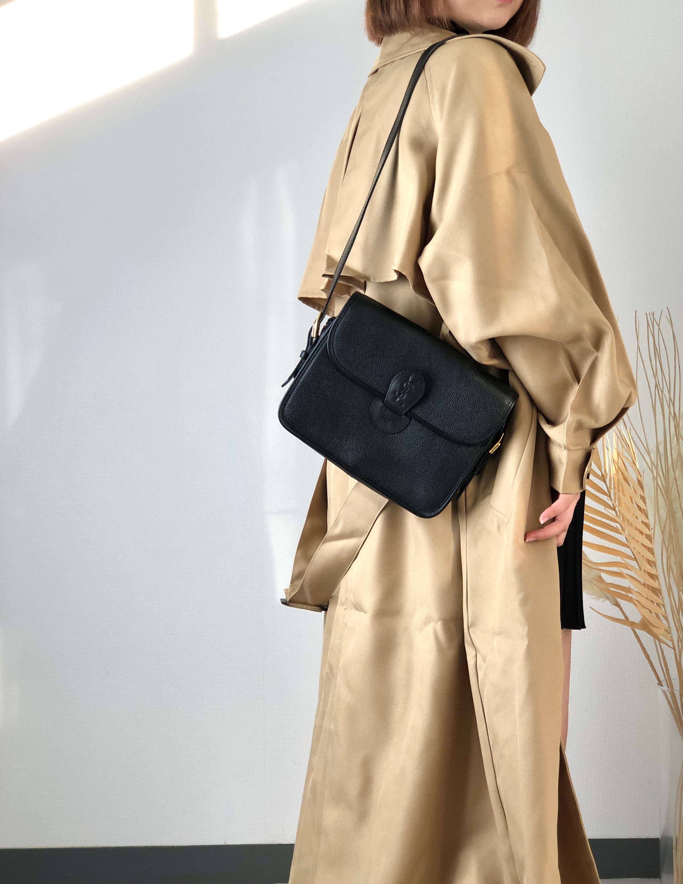 Yves Saint Laurent イヴ・サンローラン YSLロゴ ロゴ型押し Yves Saint Laurent イヴ・サンローラン YSLロゴ ロゴ型押し