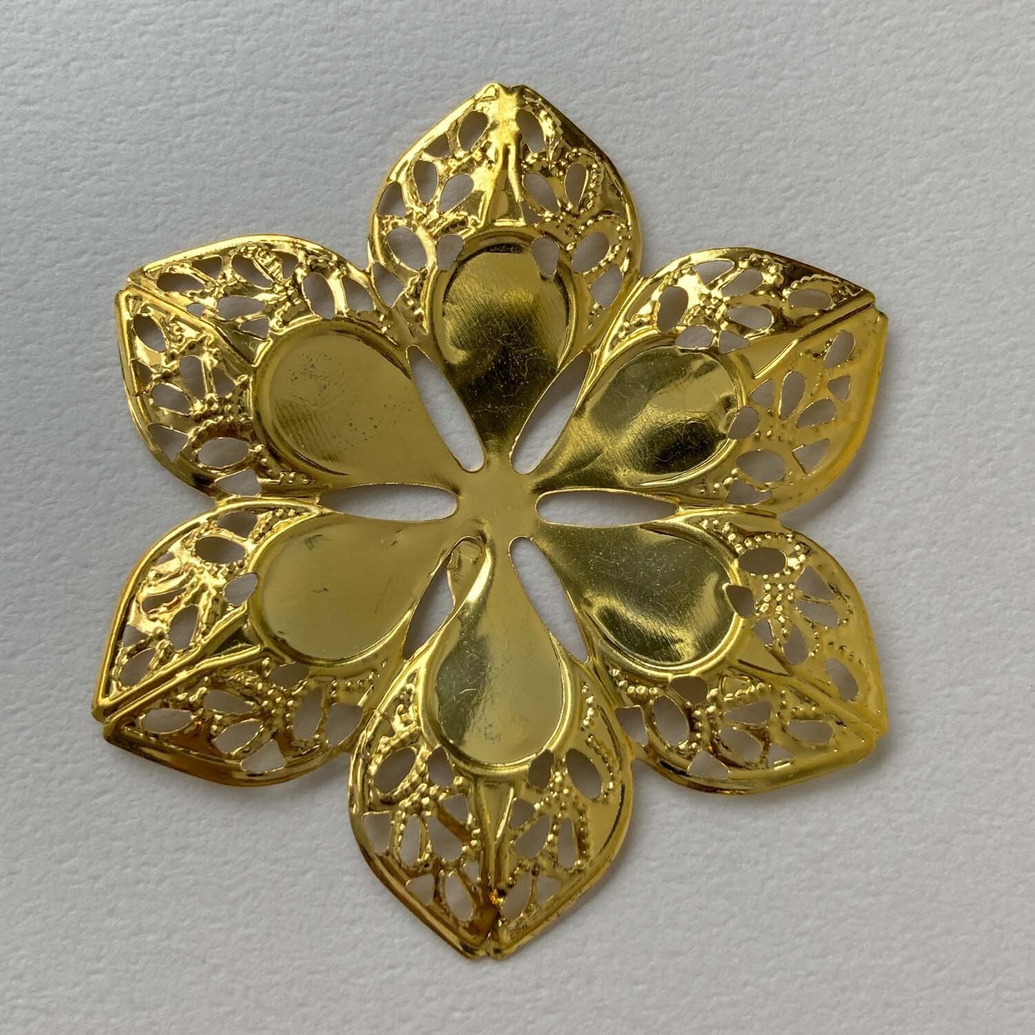 6弁花透かし模様メタルパーツ | Dua-アクセサリーパーツショップ