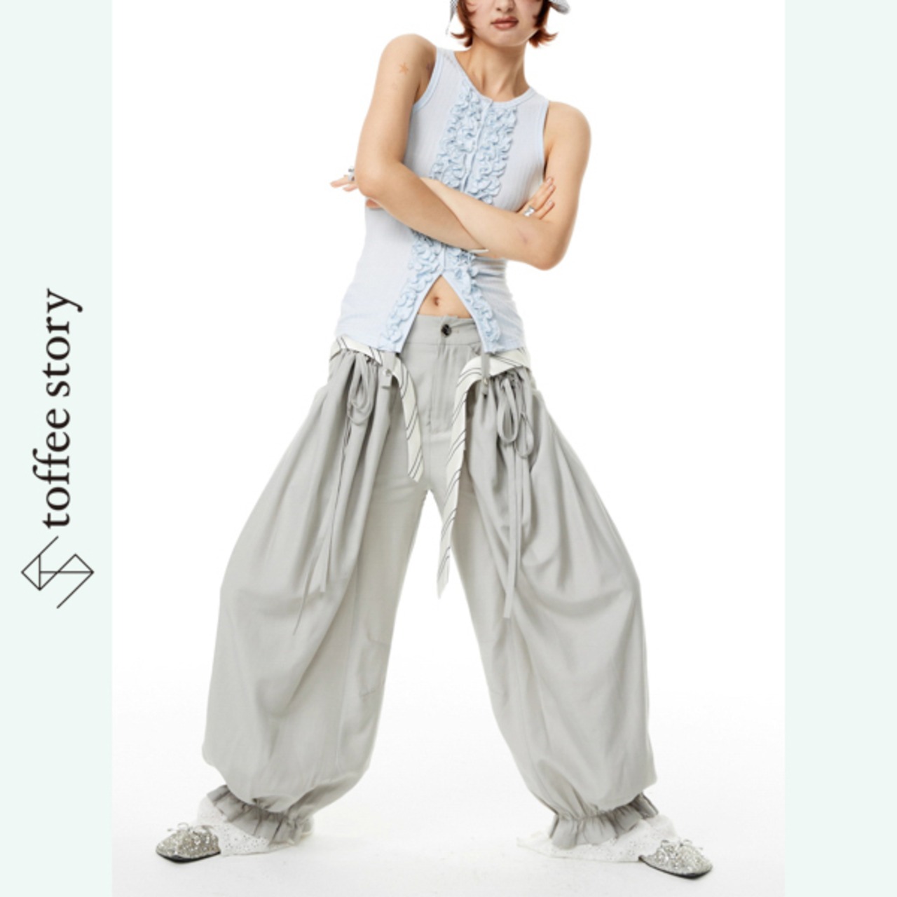 たゆたうシルエットに滲むレースの甘美トラウザーパンツ 《B0056》