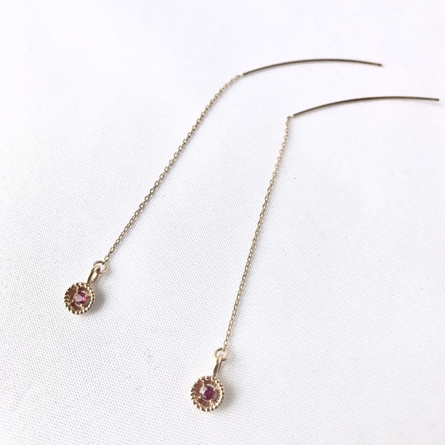 ピアス：k10+サファイア／Chat