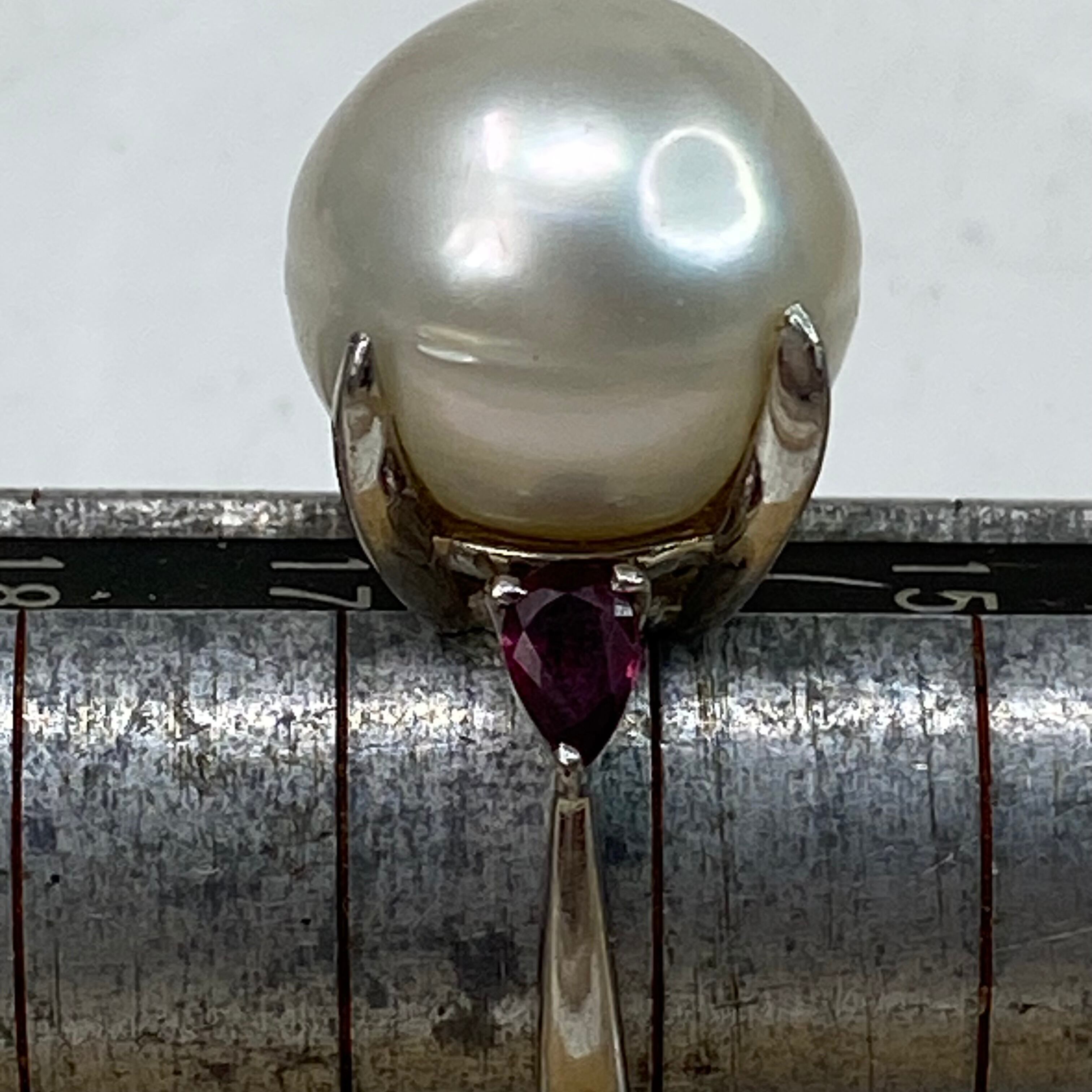 pt900 南洋真珠 14.4ミリ 天然ルビー入り プラチナリング サイズ16号 