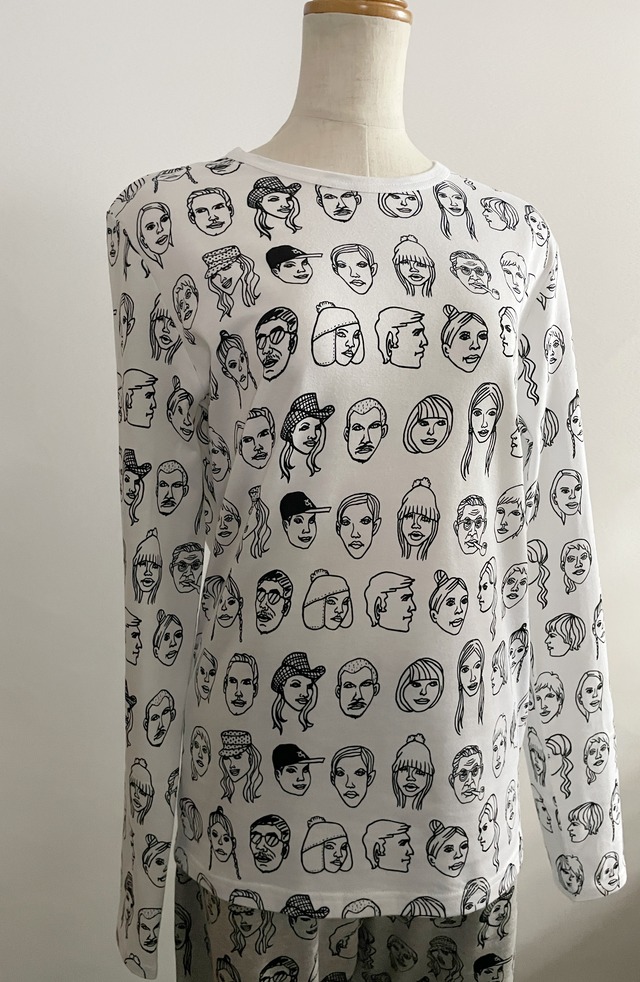 顔柄長袖Tシャツ