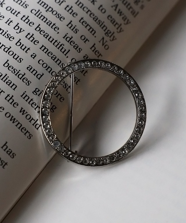 サークルビジューブローチ