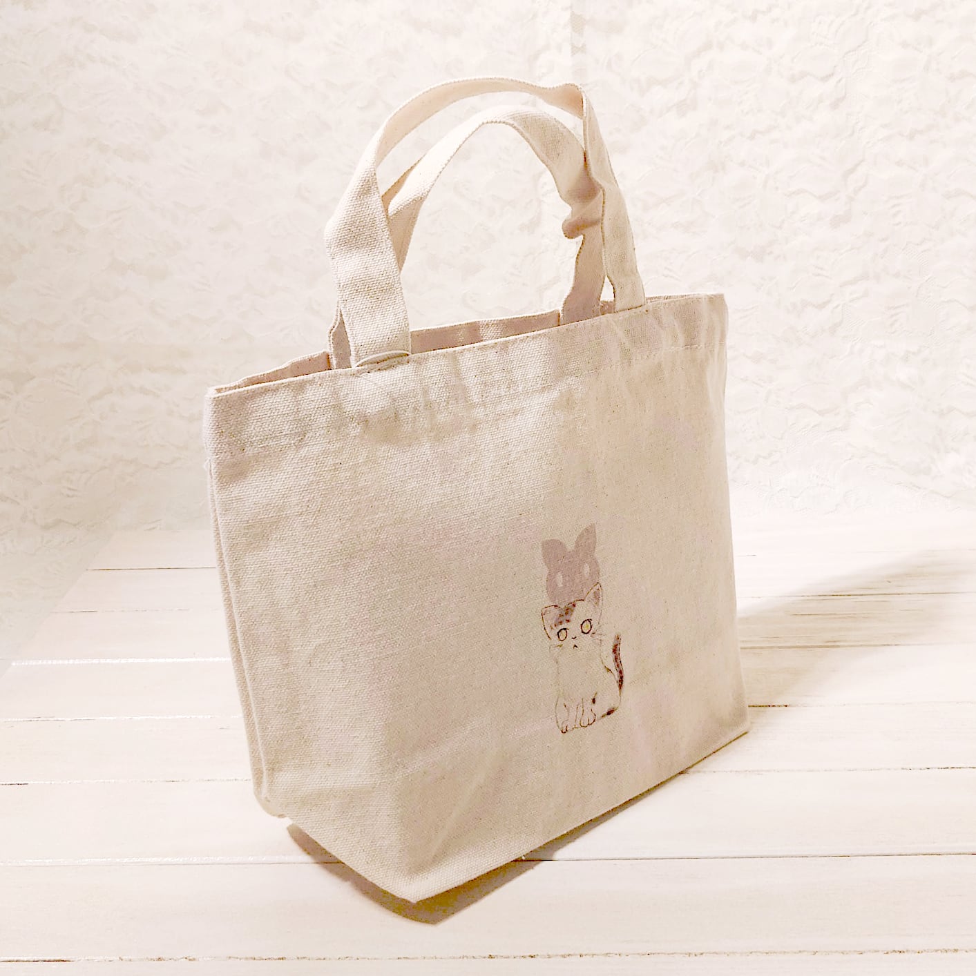 無言の威圧感を漂わせる猫ちゃんのトートバッグ