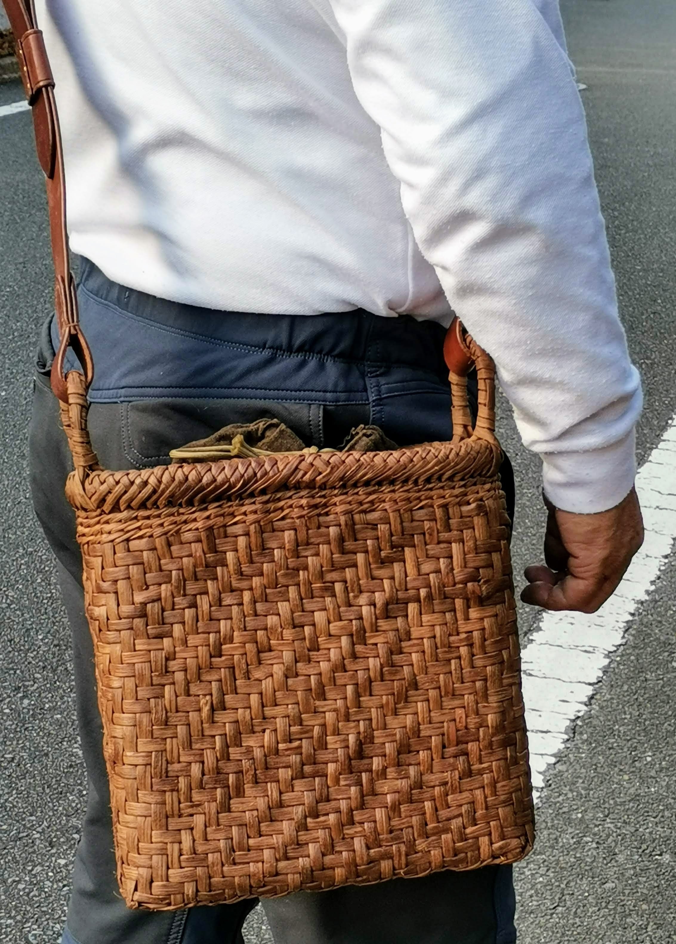 山ぶどう　ショルダーバッグ 楽天市場】やまぶどうショルダーバッグ(二番皮/細ひご/網代編み/リネン