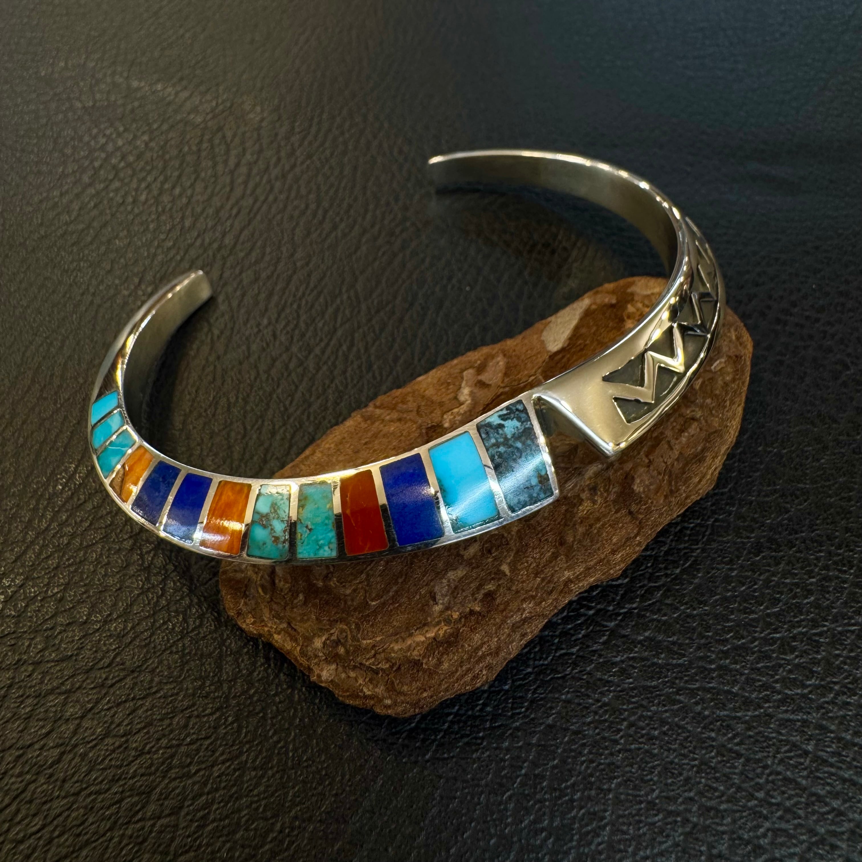 エスニック風彫刻オープンバングル エスニック風彫刻オープンバングル エスニック風彫刻オープン