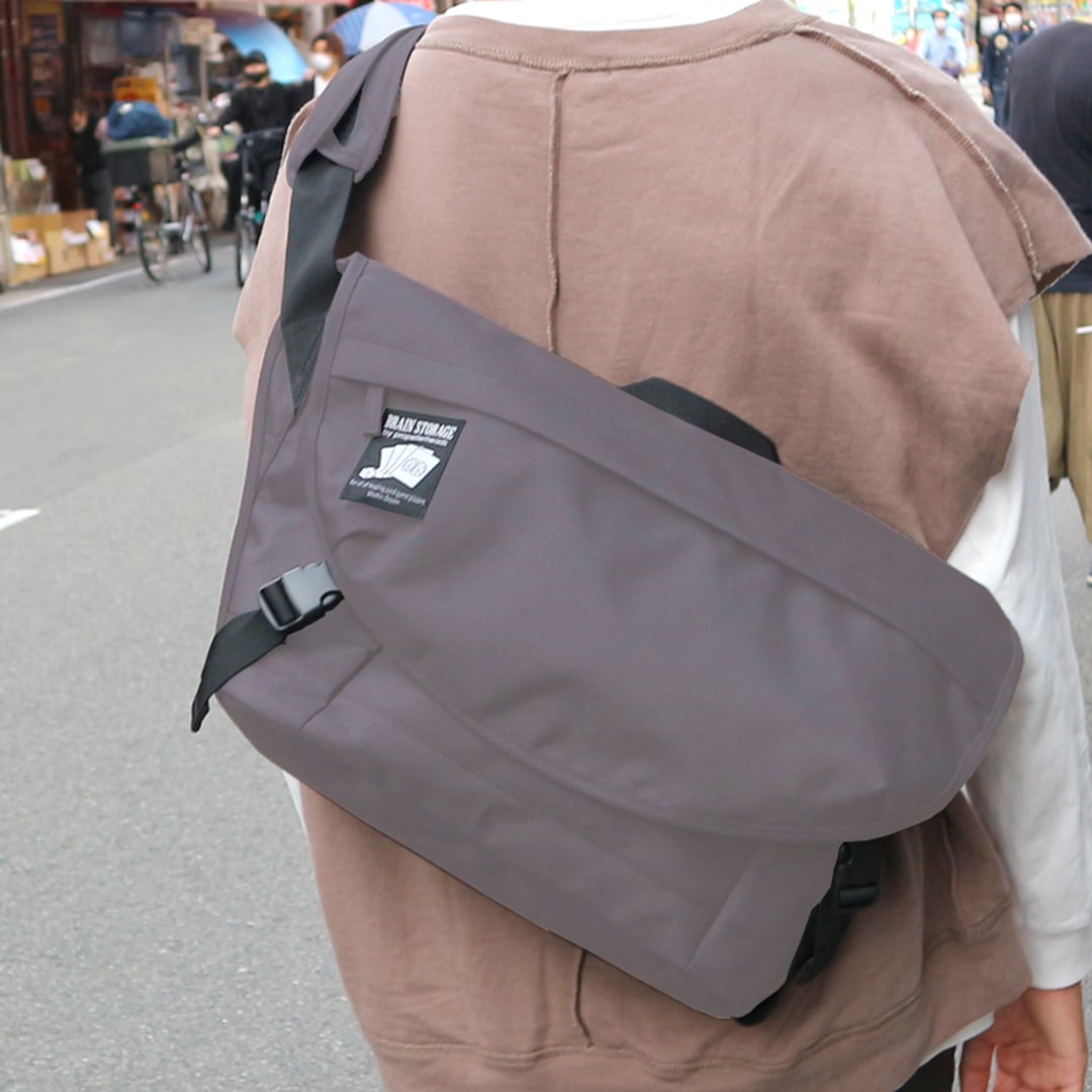 BRAIN STORAGE】リサイクルポリエステルメッセンジャーバッグ | BRAIN
