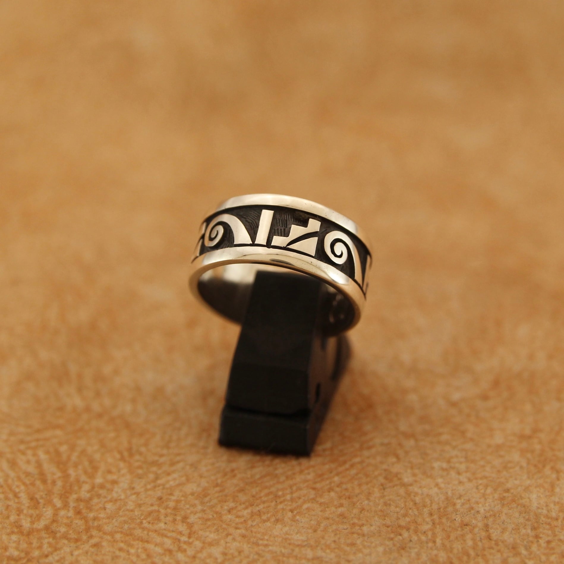 ホピ族 13.5号 Cyrus Josytewa.Jr作 シルバーリング #01 インディアン