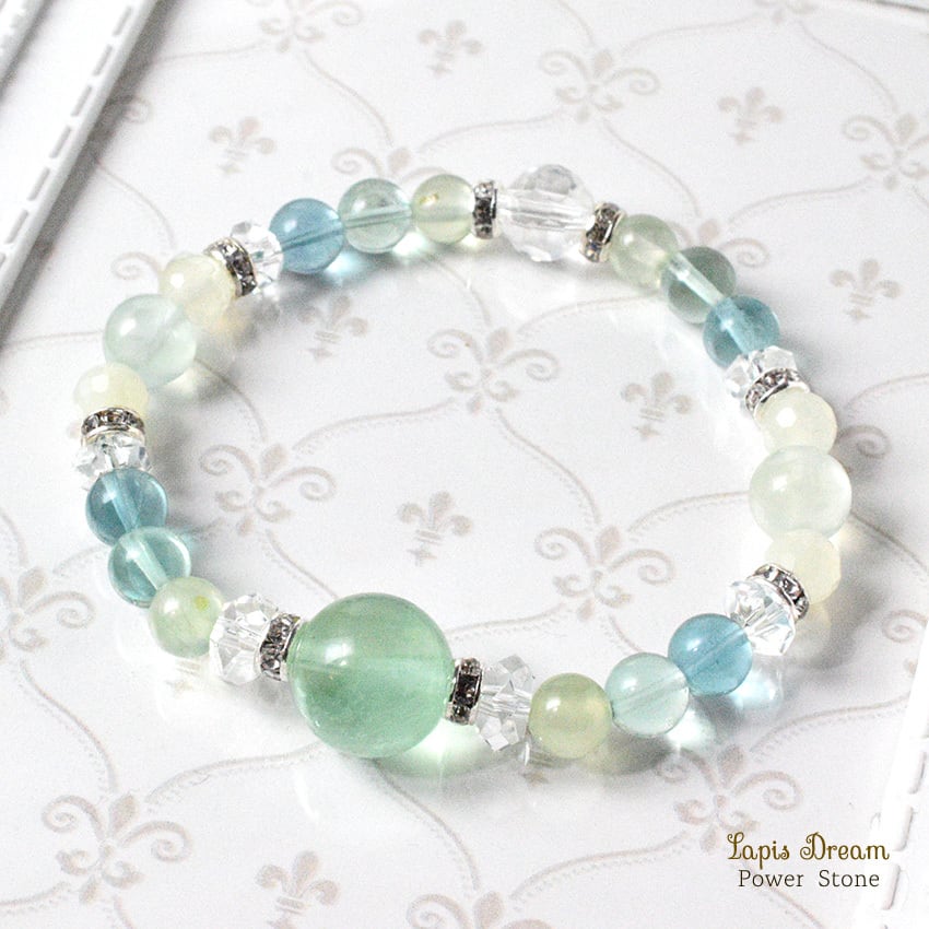 人に疲れた心が、静けさへ還るお守り | グリーンフローライト、プレナイトのパワーストーン ブレスレット
