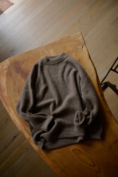 MITTAN / undyed raw cashmere sweater