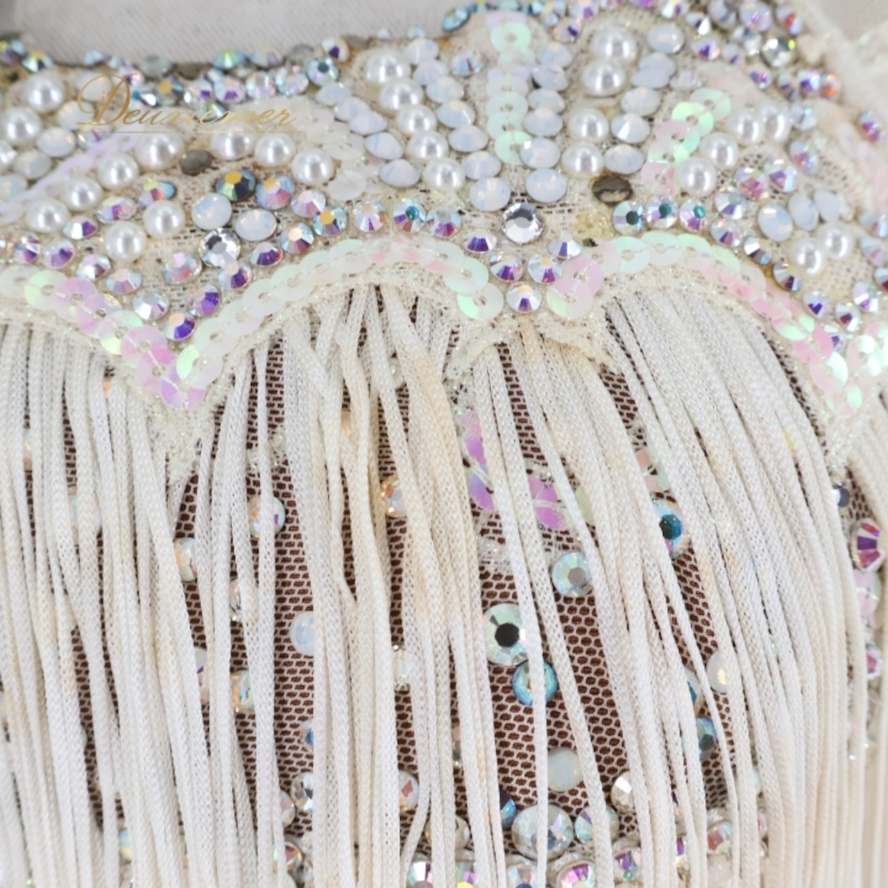 社交ダンス 衣装 ラテン ドレス ワンピース 白 フリンジ デモ 競技 ダンス パーティ 発表会 レース アイボリー オフホワイト ホワイト系 飾り きらめき エレガント フェミニン 上品 パフォーマンス 競技用舞台用