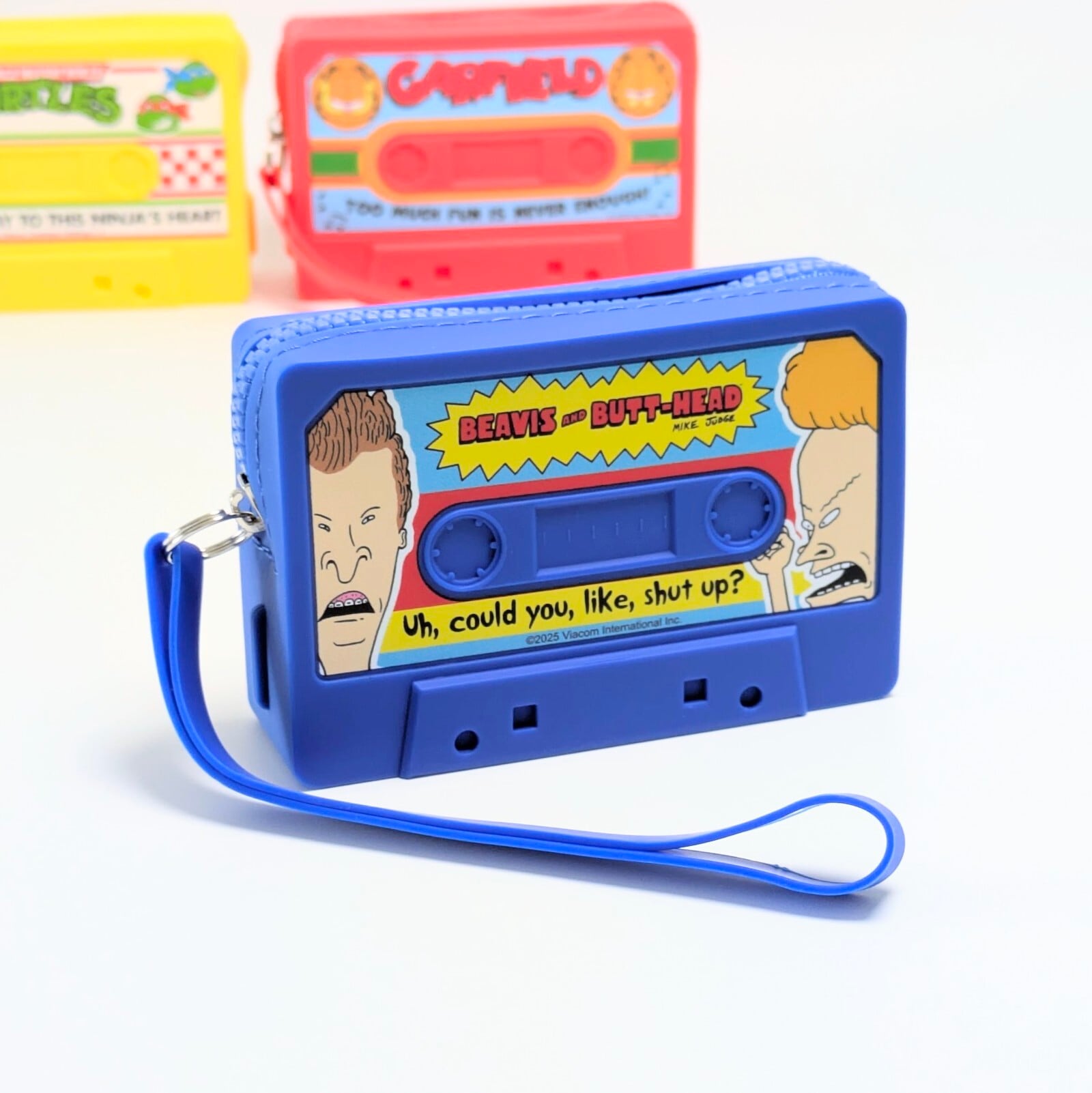 【 BeavisandButtHead(ビーバス&バットヘッド)】SILICONE POUCH ( シリコーンポーチ ) カセットテープ型 ストラップ付き / 小物入れ / コインケース / コスメポーチ / シリコン〚アメリカン雑貨 アメトイ〛