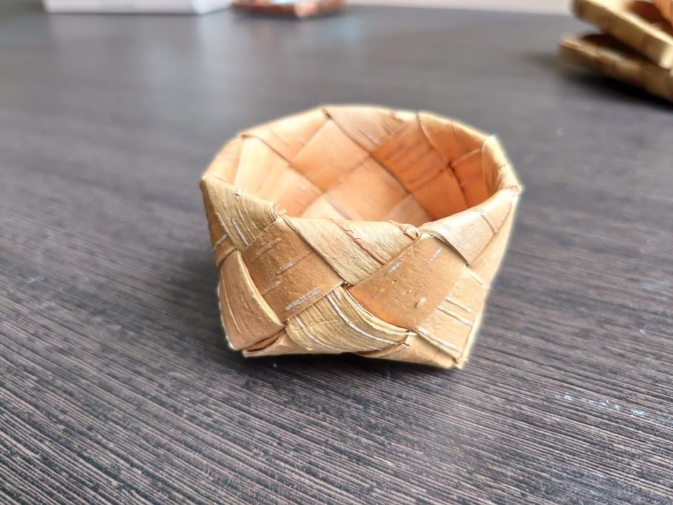 白樺樹皮の小籠（1.5㎝テープ） | すりりんぐ工房