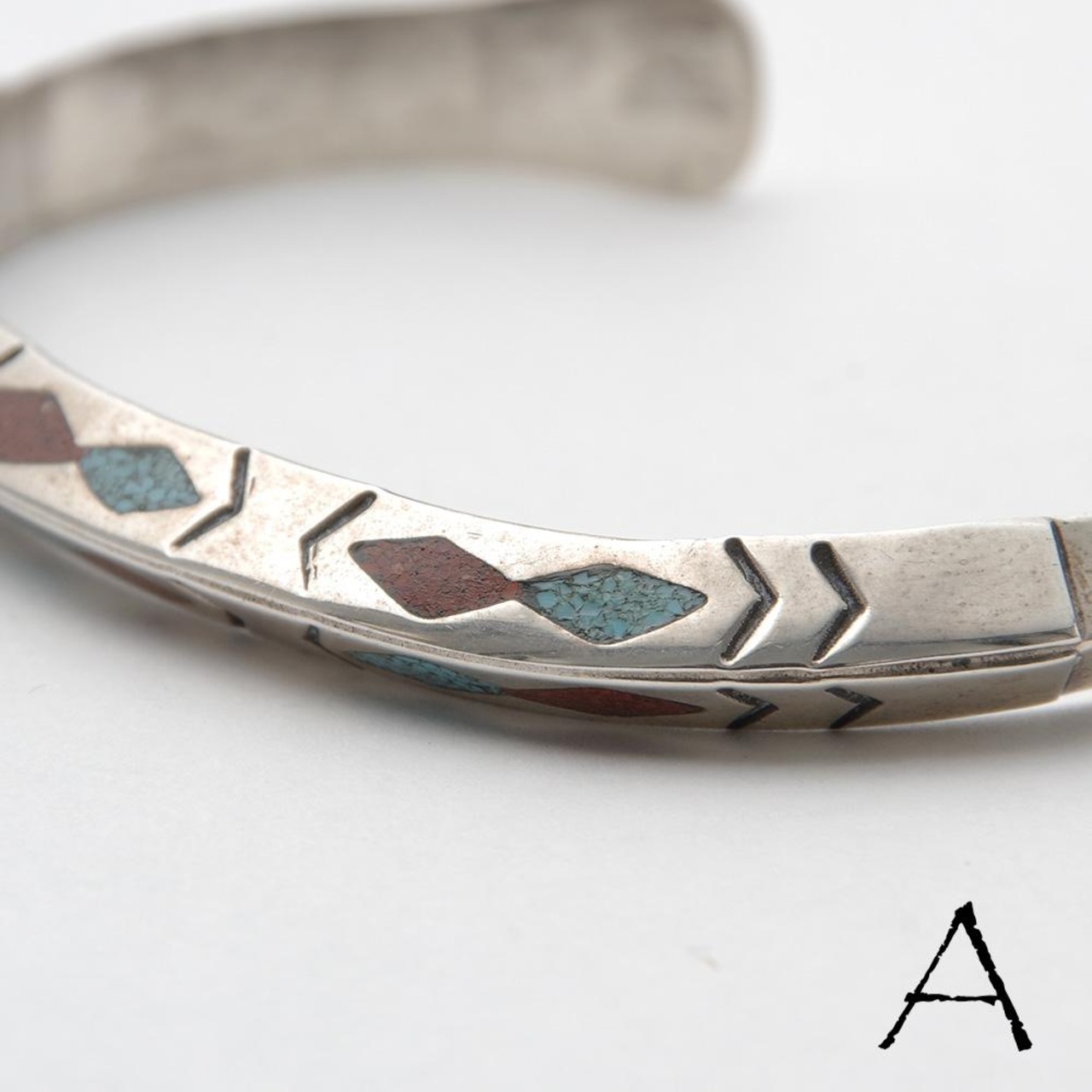 【INDIAN JEWELRY(インディアンジュエリー)】Navajo Tip Inlay Bangle by Ray.B ナバホ チップインレイ バングル Ray.B作