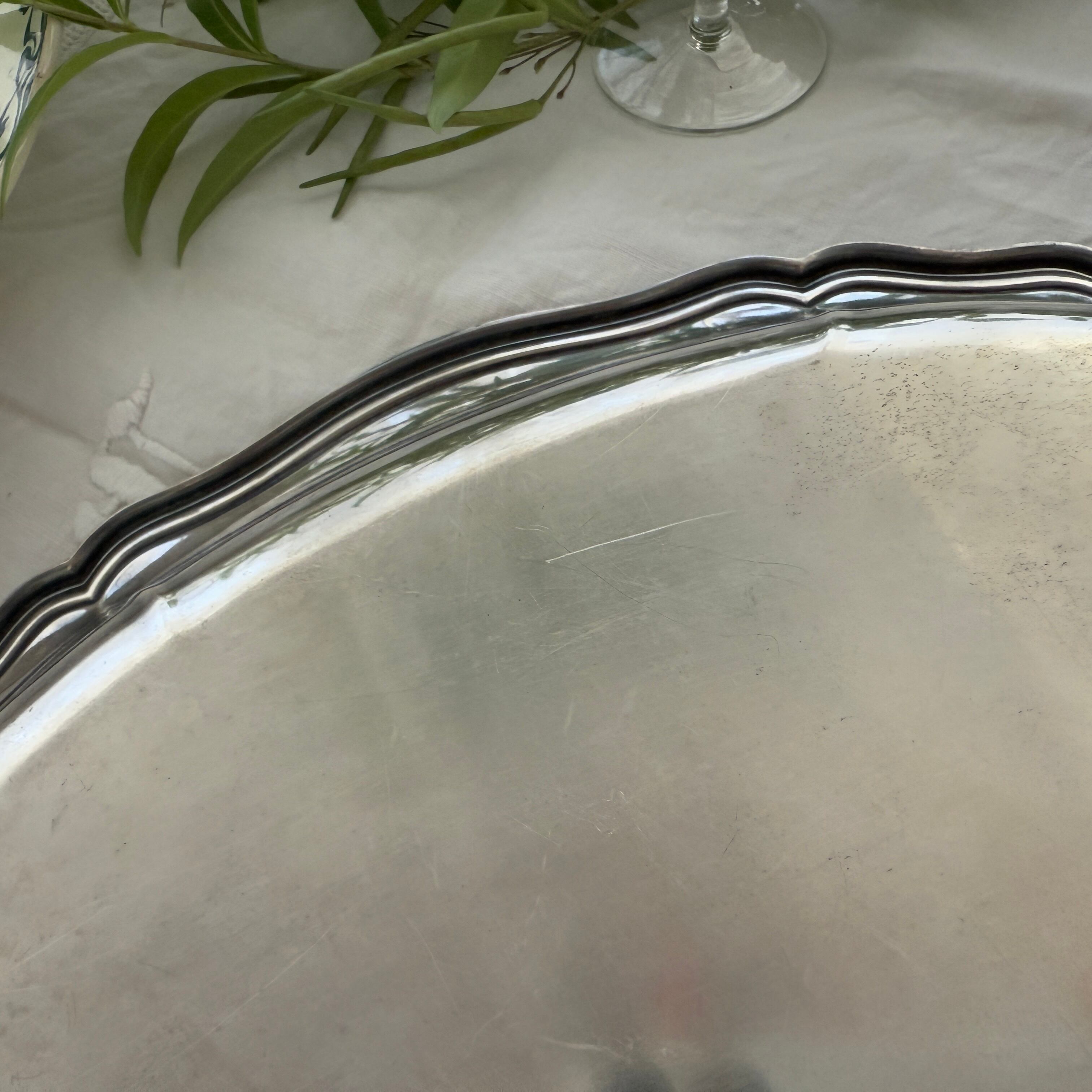 French Vintage Metal Oval Plate With A Bautiful Floral Rim/花リム