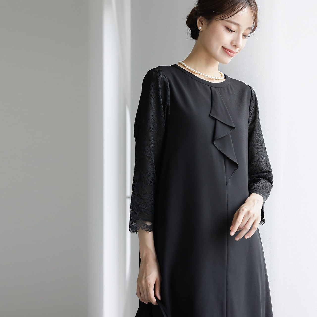 結婚式やお葬式にも使えるブラックワンピース a8938e6168c44516089ad6477c4c33