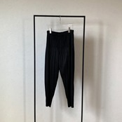 【受注予約：7月中旬入荷予定】tapered pleated 【PT】/black