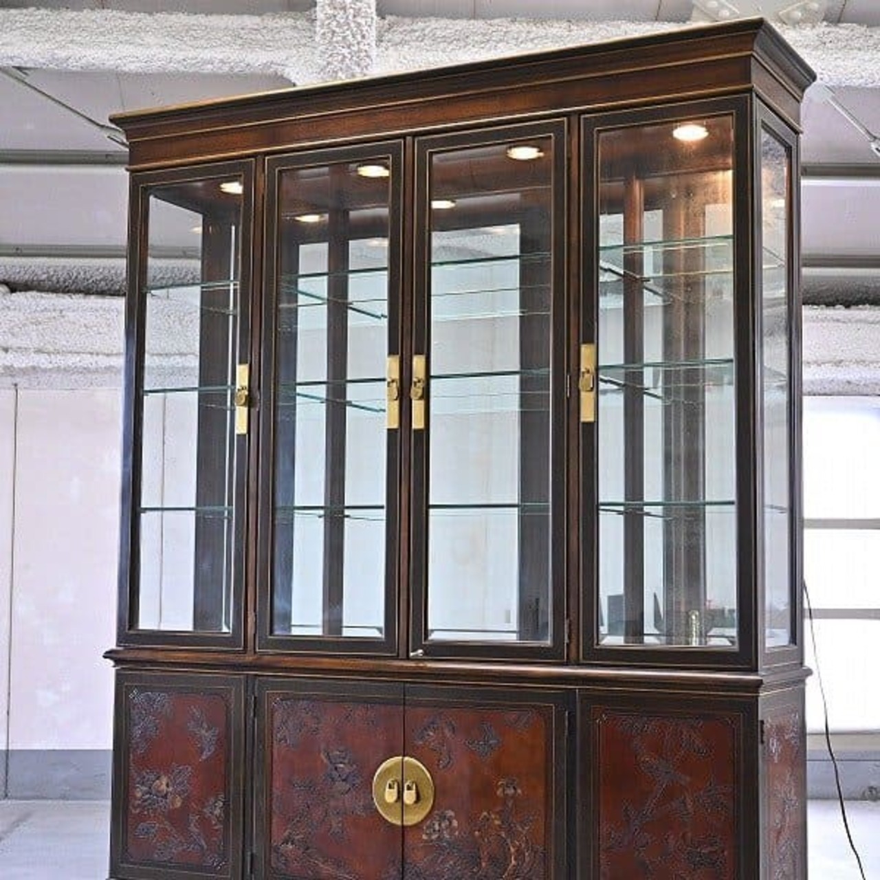 ★最高峰 ドレクセルヘリテイジ 345万 チャイナキャビネット キュリオケース シノワズリ様式 飾り棚 照明付き DREXEL 花鳥 中国 ガラス伝統【中古家具/中古インテリア/USED家具ユーズド家具/リサイクル】