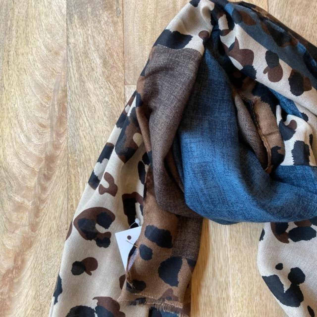 TOPANGA Accessory　スムースビッグストール　モダンレオパード　ブルー　ショール　マフラー　大判ストール　羽織　薄手　フリンジ　冷房対策