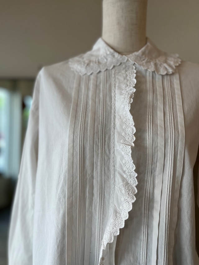 antique frill blouse--type A.C