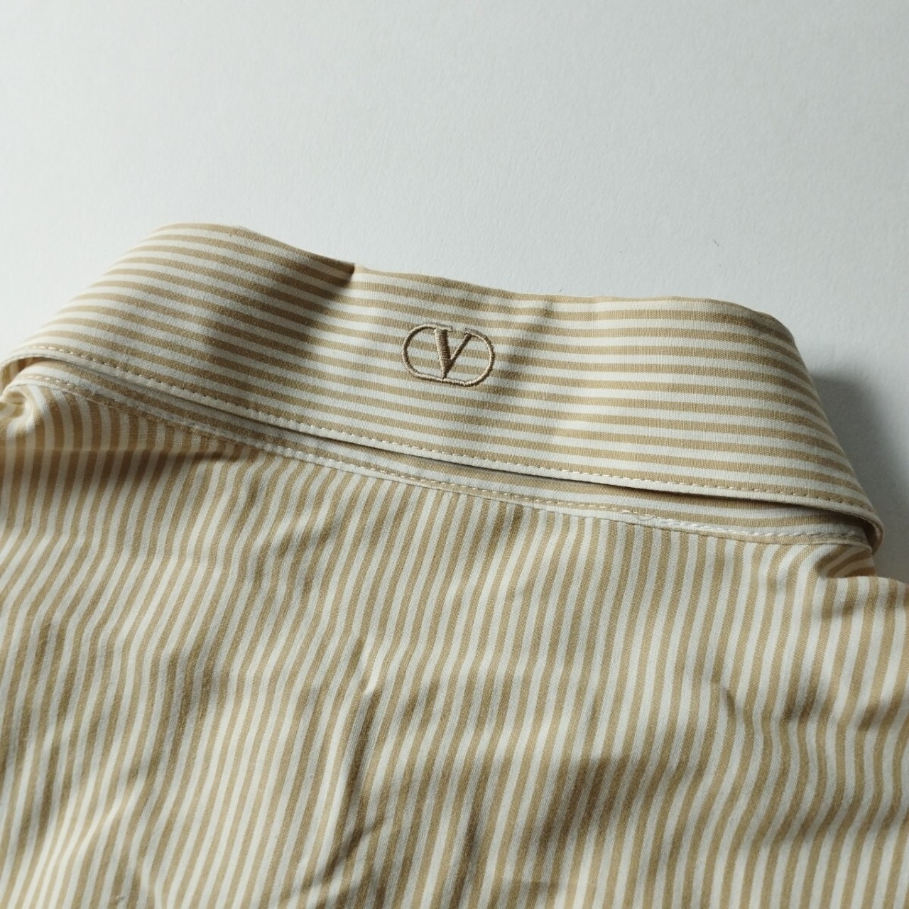 VALENTINO GARAVANI グラデーション 刺繍ロゴ ストライプシャツ