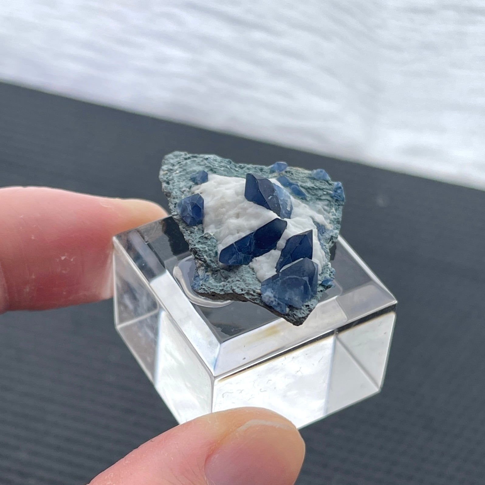 ベニトアイト【Benitoite】アメリカ産 | PEANUTS MINERALS