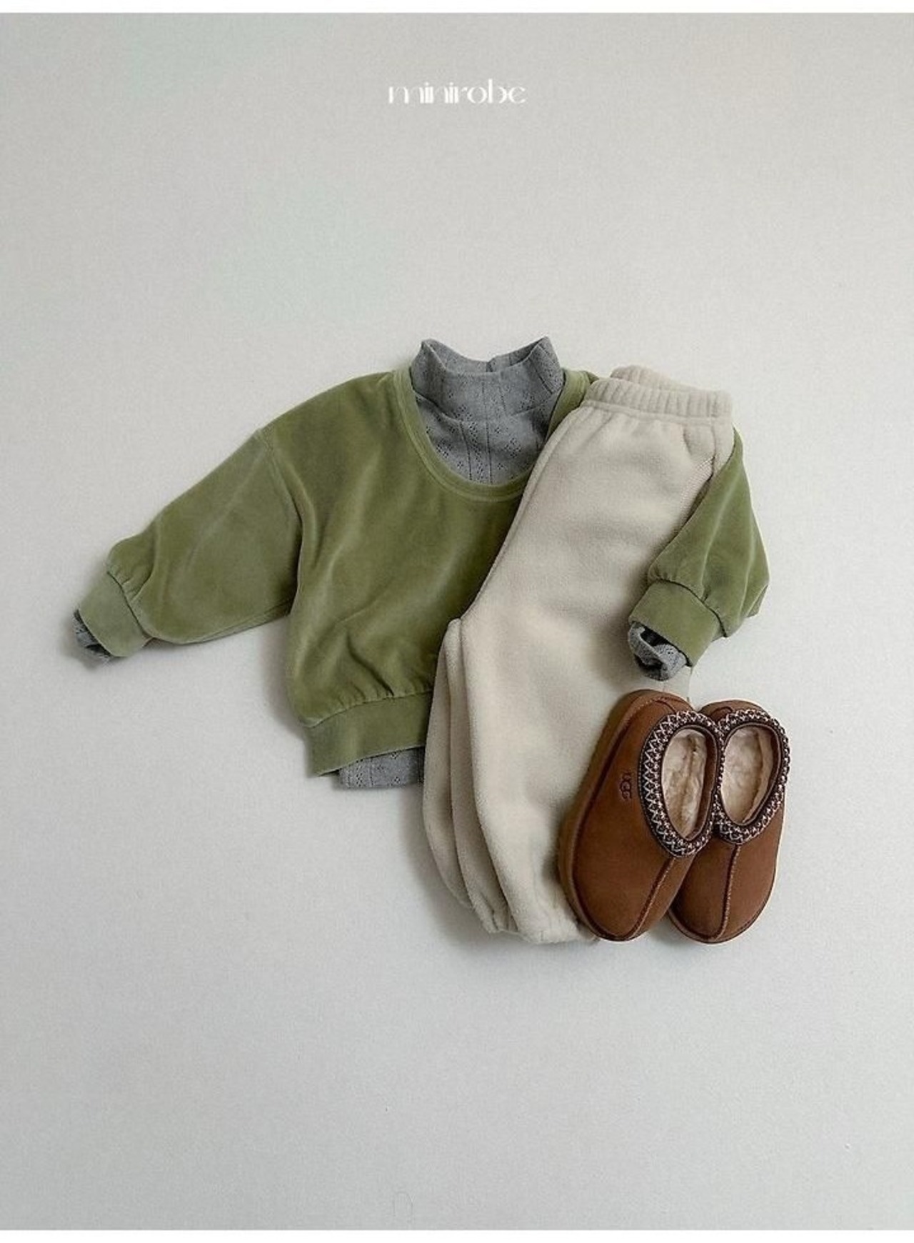 〖取寄〗韓国子供服 / 26winter / minirobe / ベロアUネックトレーナー / キッズ *S~XL*