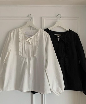 《即納商品》cream frill blouse (ivory / black)