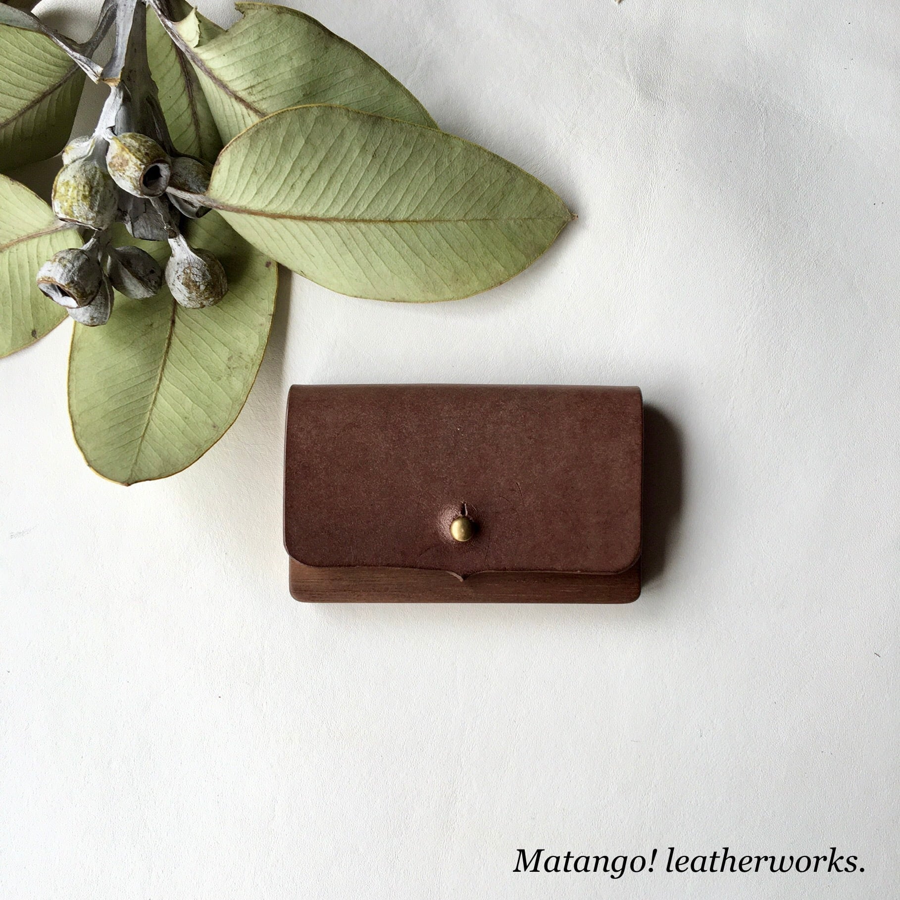 ◇革と木◇ 名刺入れ ウォールナット 真鍮 シック 上品 カードケース