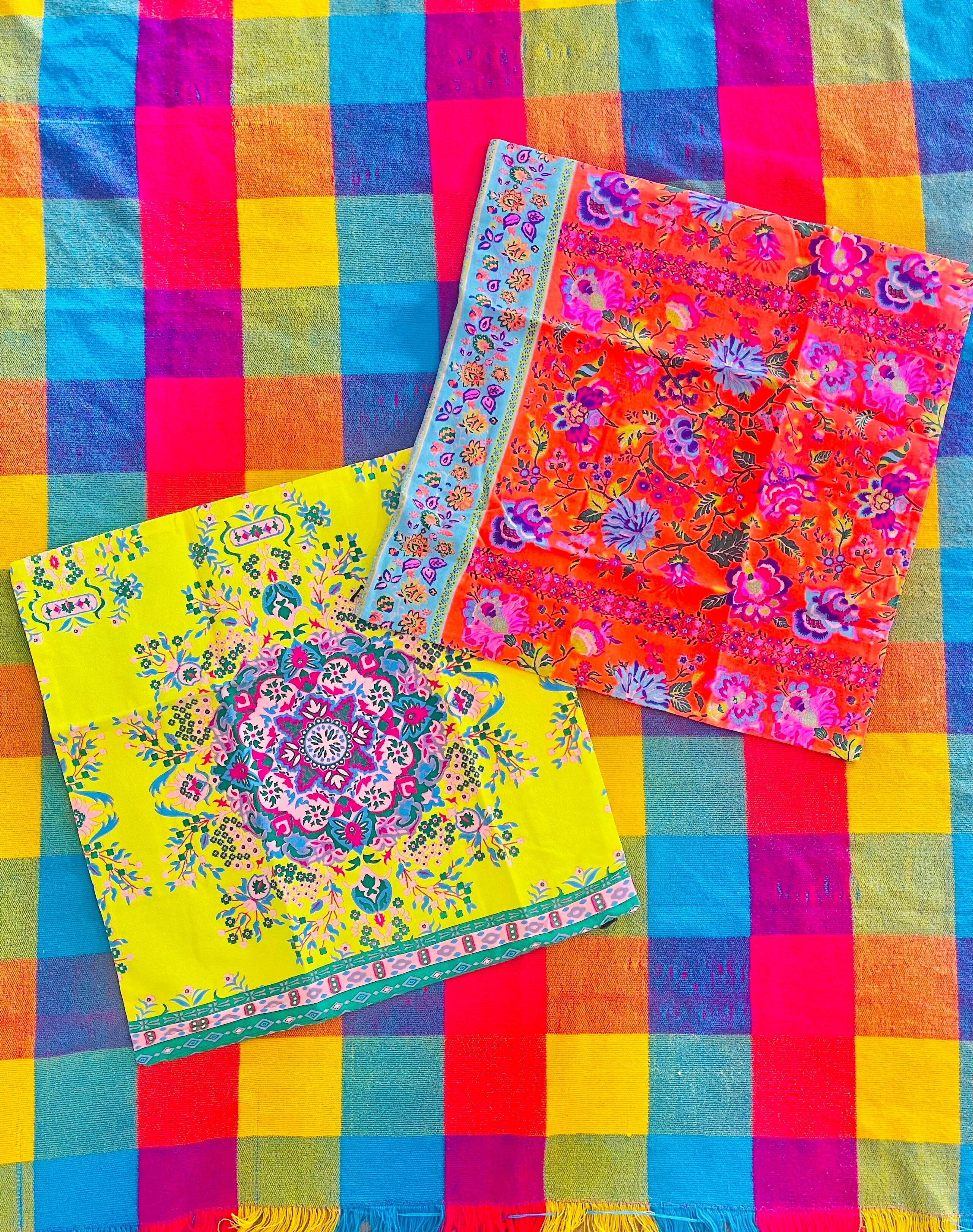 Christian dior ネオン オレンジ クッション Christian dior ネオン