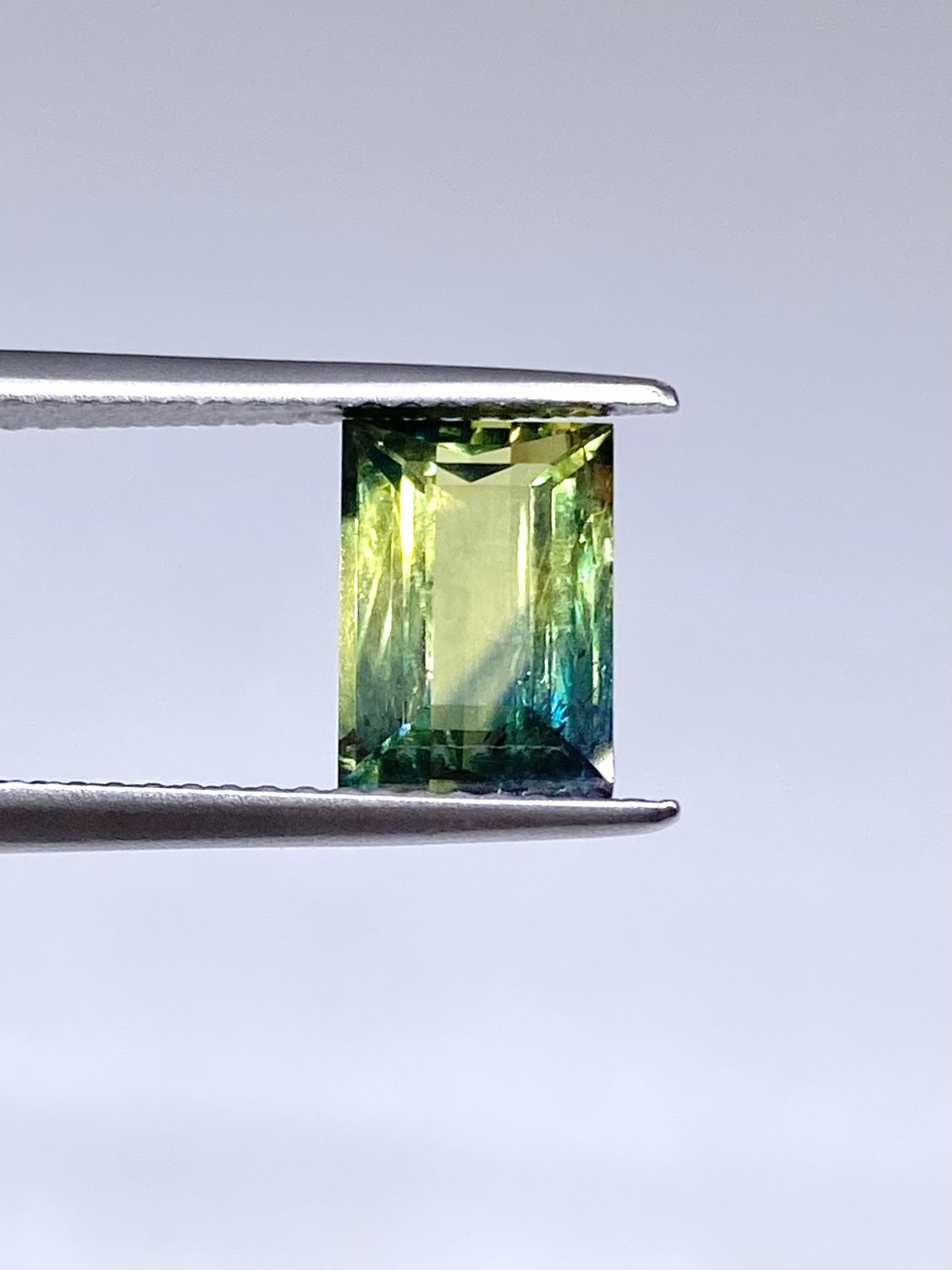 バイカラーサファイア 2.48ct ルース | シークレットベースジュエリー
