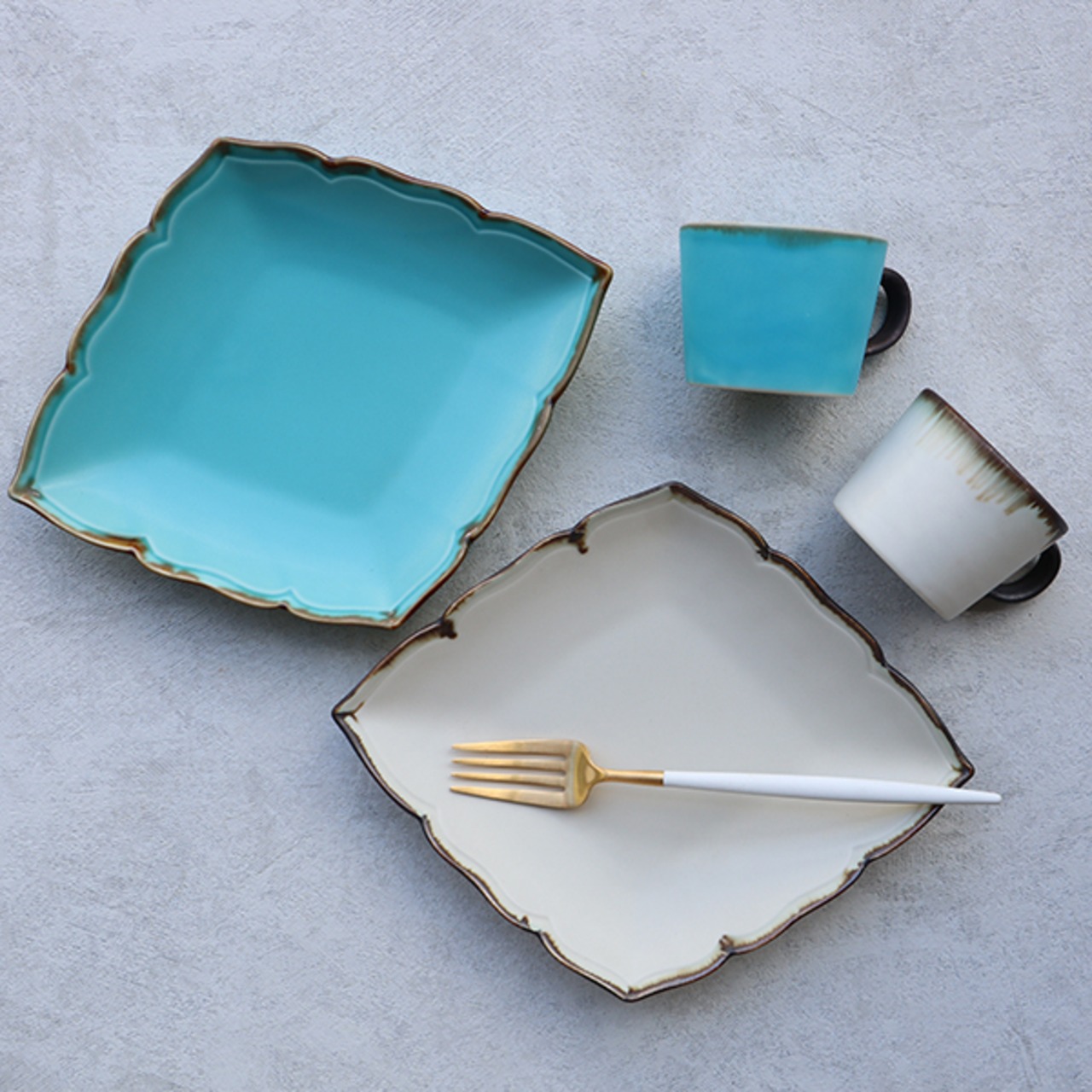 波佐見焼　菱型大皿（ターコイズ・チタン白マット）