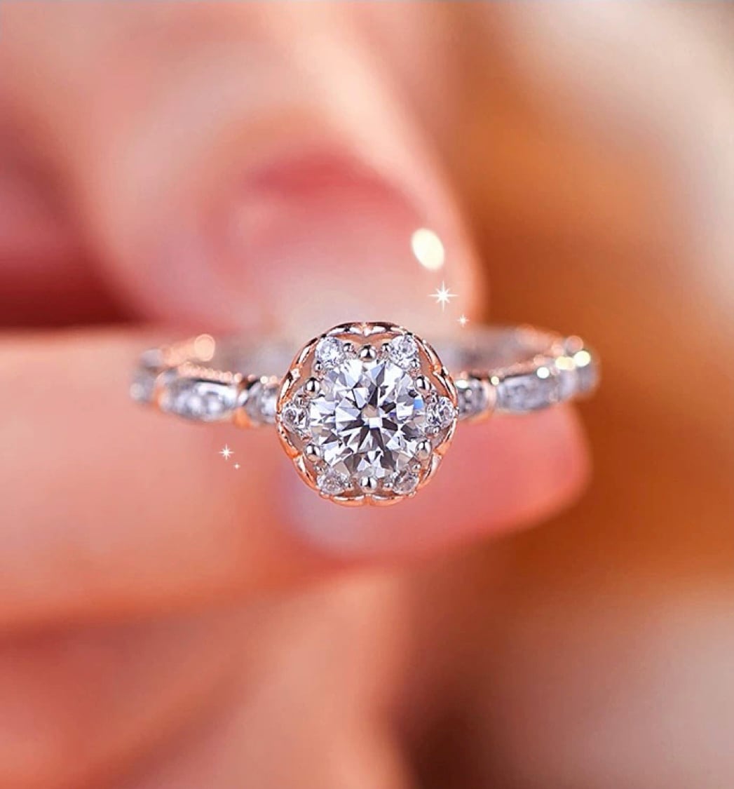 フラワー モアサナイト 花 2カラー キラキラ 0.6ct ゴージャス