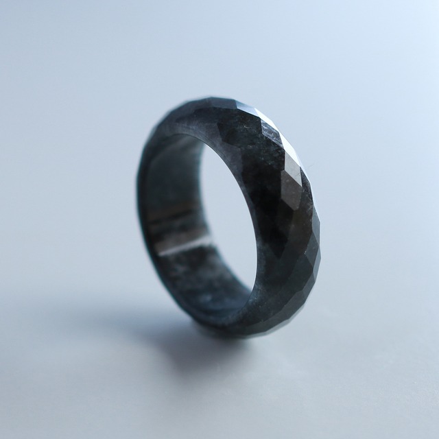 【 12号】ブラックのキラメキがカッコいい！黒翡翠甲丸リング black facetcut ring  A貨翡翠 jd_rg1070
