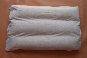 自分の最適な高さにセットする指導付き、ストレートネック改善枕「自分の枕」