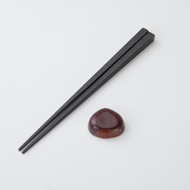 【夜久野高原漆器】栗箸と栗の箸置きセット　Chestnut chopsticks and chestnut-shaped chopstick rest set