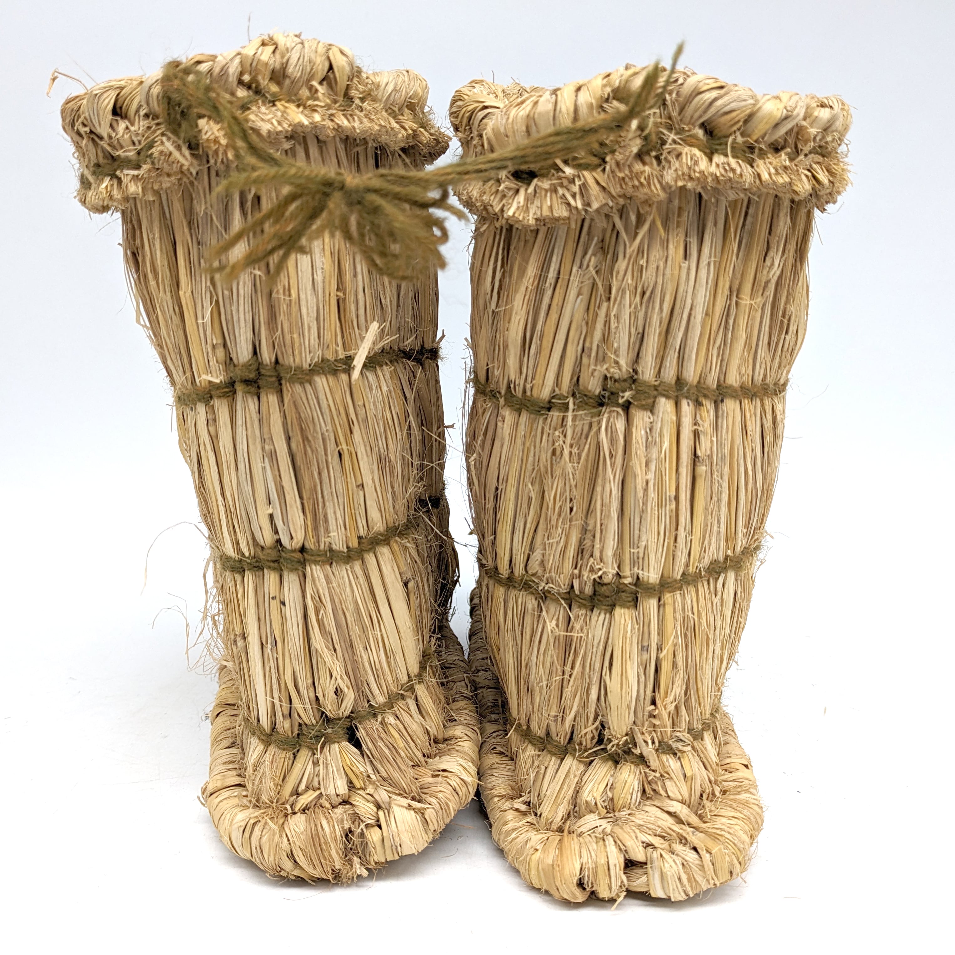 藁靴・わらぐつ・藁沓・雪靴・古民具・インテリア・茶紐・No.240218-14