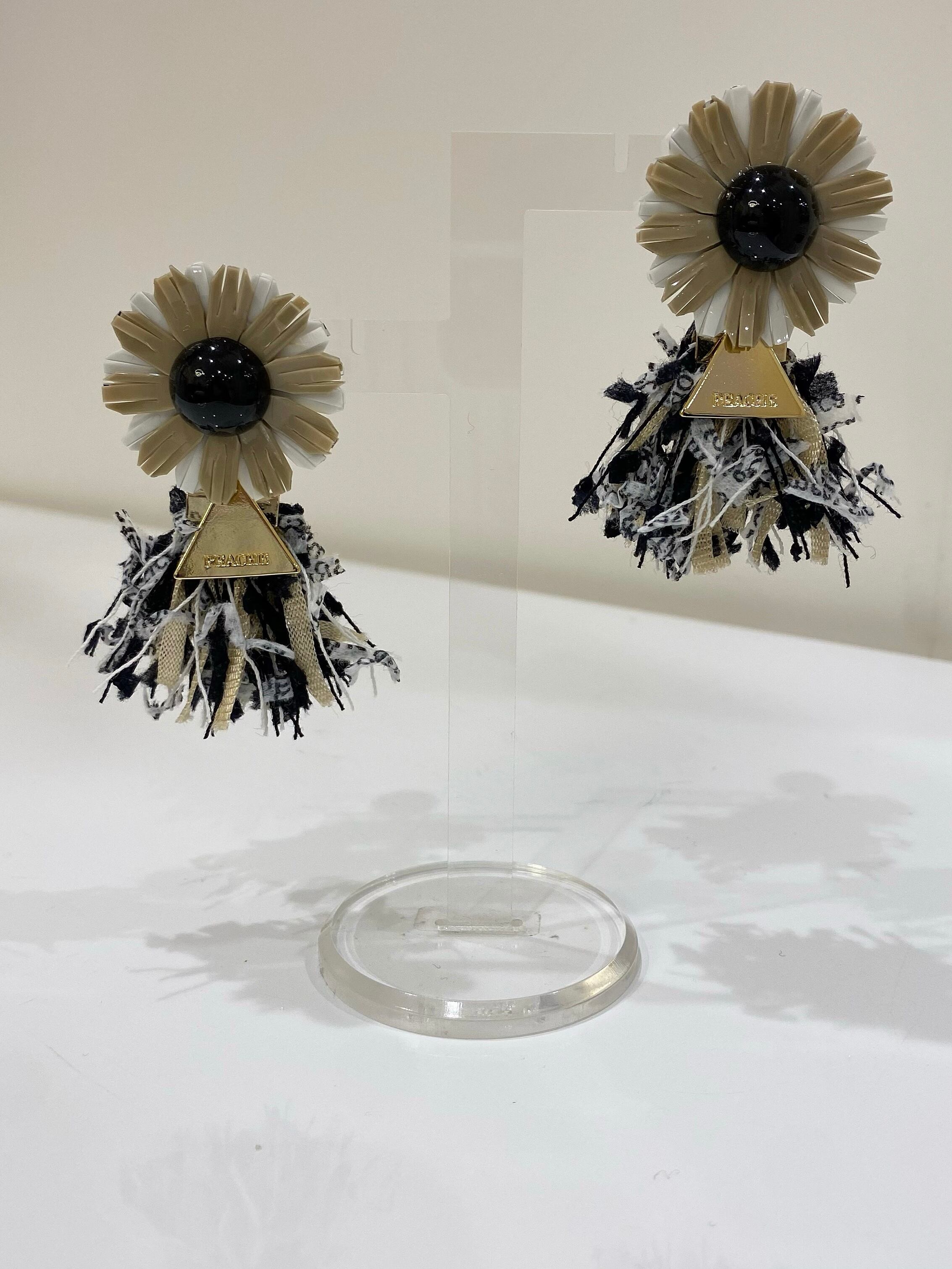 flower white ×beige fringe