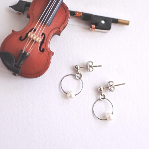 ヴァイオリンやヴィオラ弦のプチフープピアス V-040  Violin, Viola strings putti hoop pierce 
