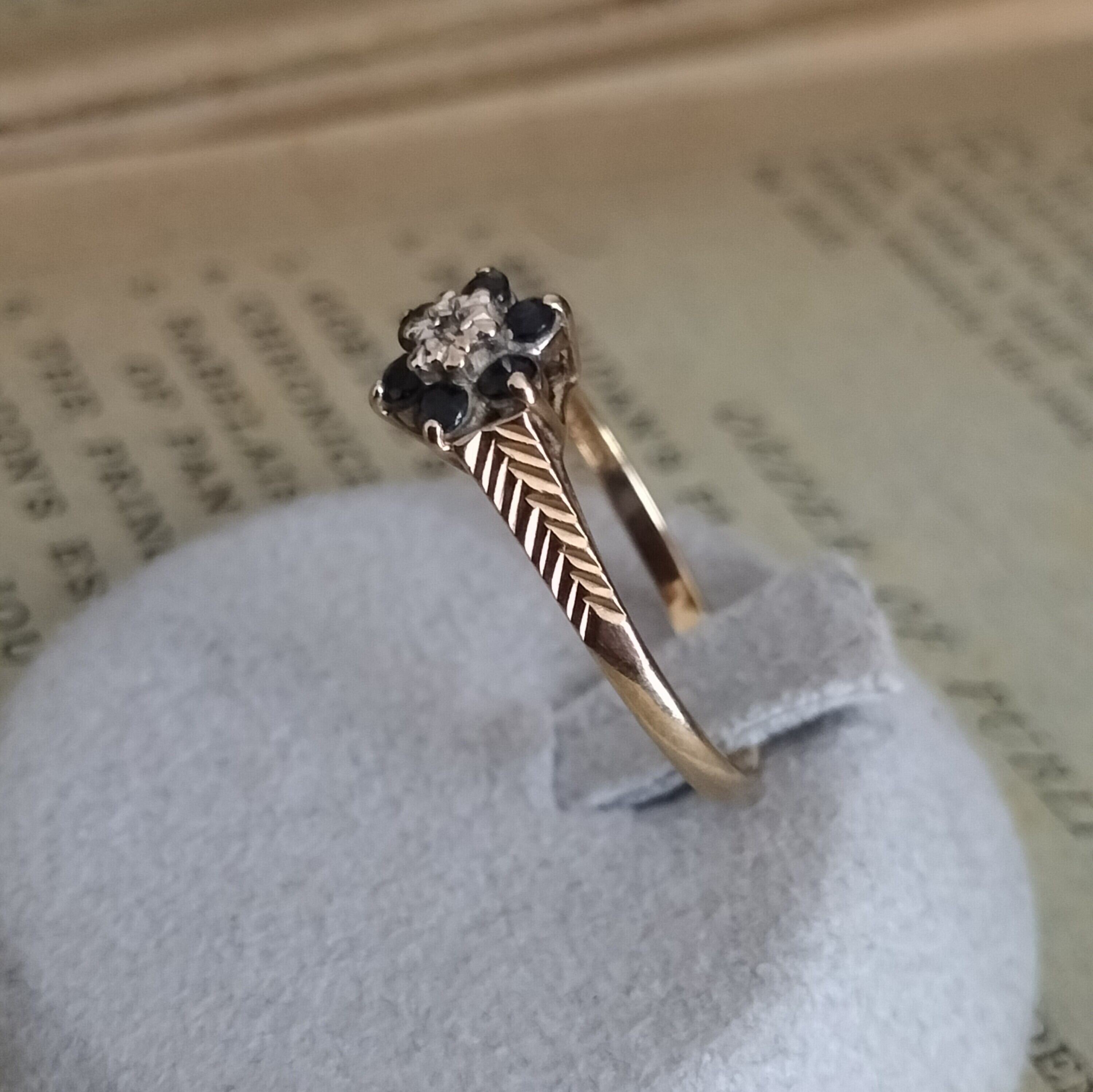 Vintage 9ct Gold and Sapphire Ring 1993年UK | Antico