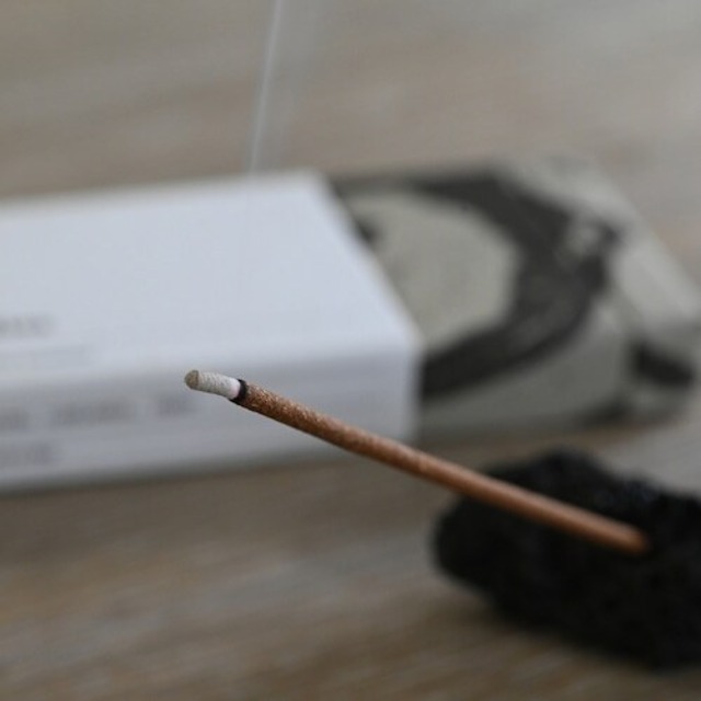 《香木と繋ぎの木のみで作られる天然木のお香》  Peru Palo Santo(ペルー産パロサント)｜Subtle Bodies