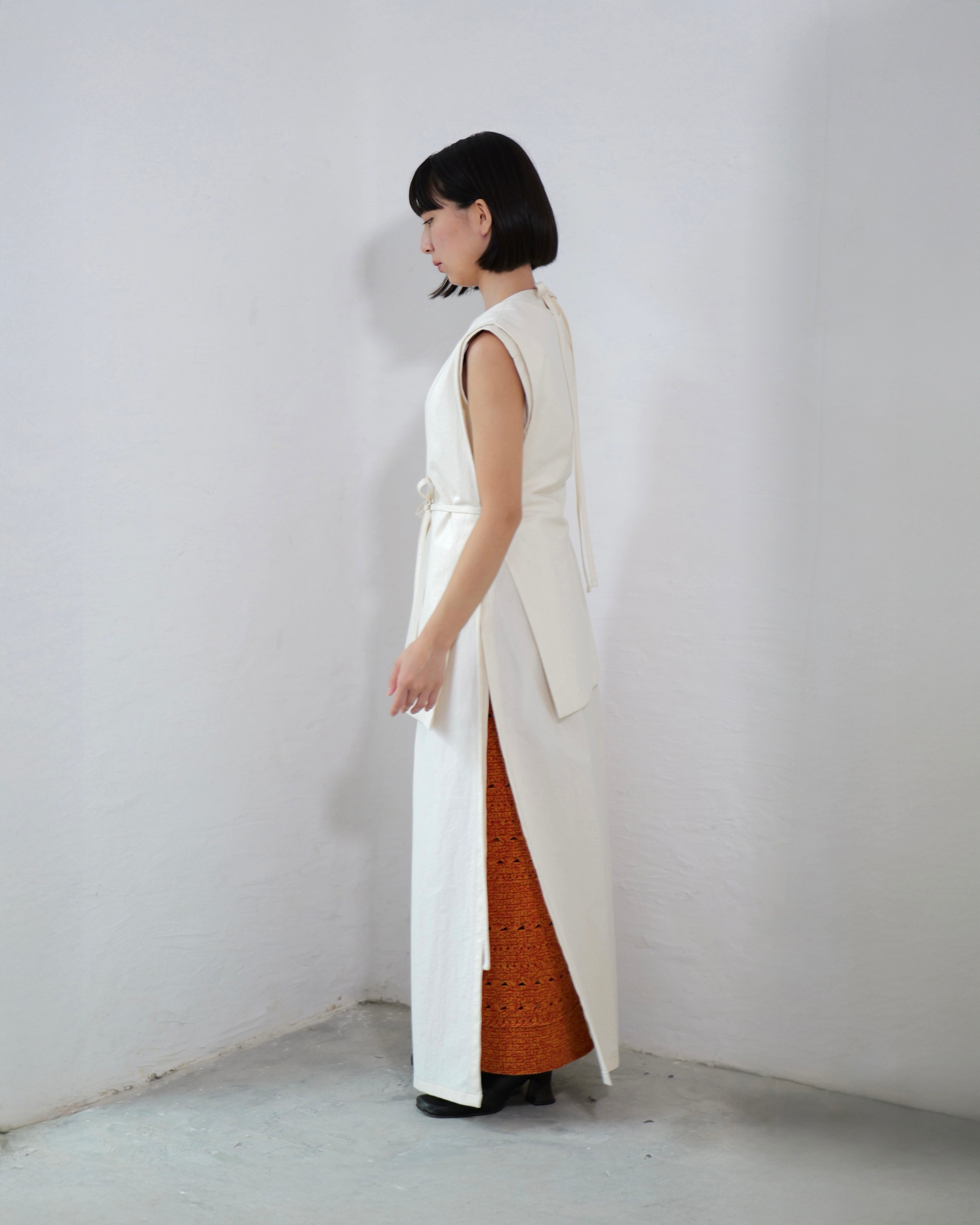 ワンピース ENOF ace v cut onepiece ecru 02 Solar - Expansion Onepiece ：Écru｜オープンタイプ／馬布コットン