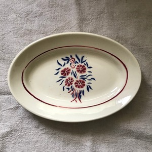 赤い花のオーバル皿