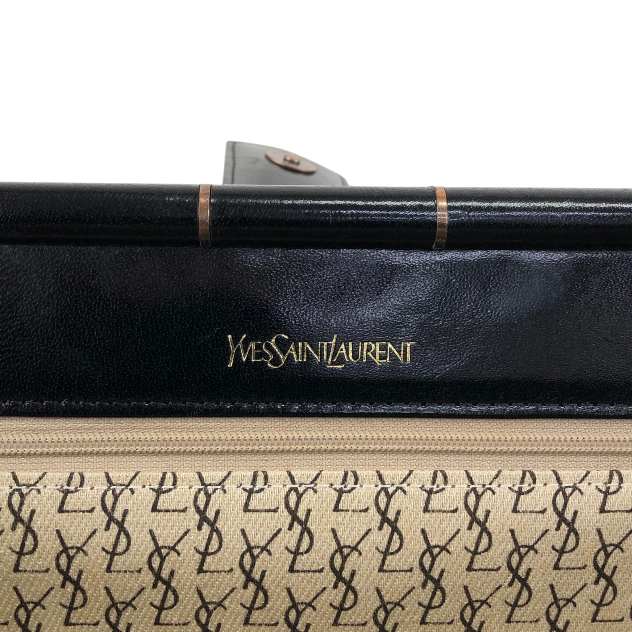 Yves Saint Laurent イヴ・サンローラン クラッチバッグ ブラック YSL