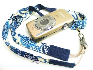 カメラストラップ　2㎝巾　コンパクトカメラ＆携帯用　両面　紅型デザイン　反物　菊と蝶　青