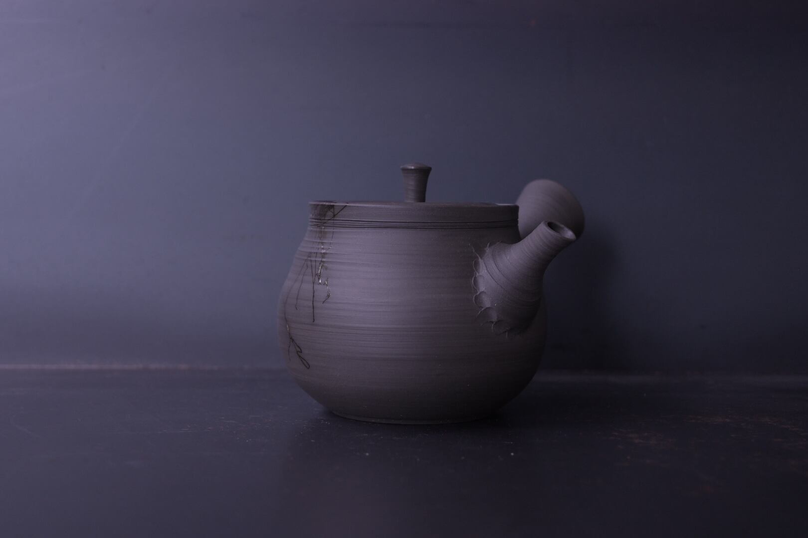 水野博之 黒泥黒藻焼急須(すじ引)