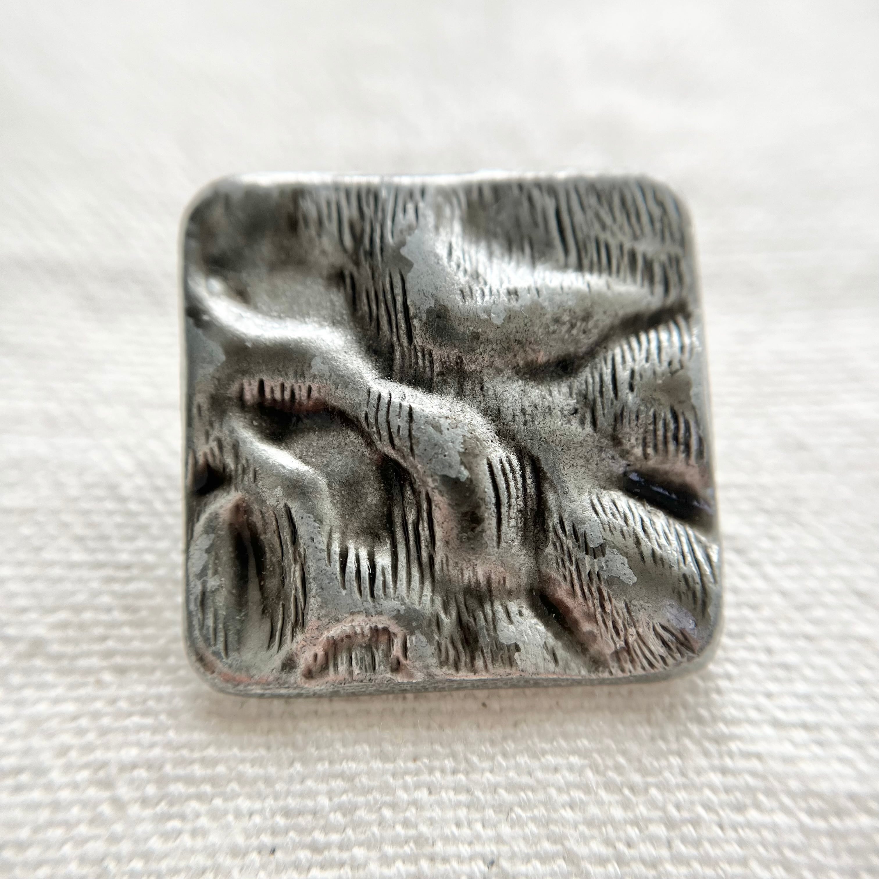 ヨーロッパ スクエア 凸凹シルバー 32㎜