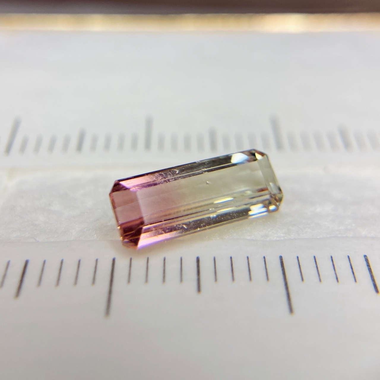 淡いカラー　バイカラートルマリン No.1 約1.65ct