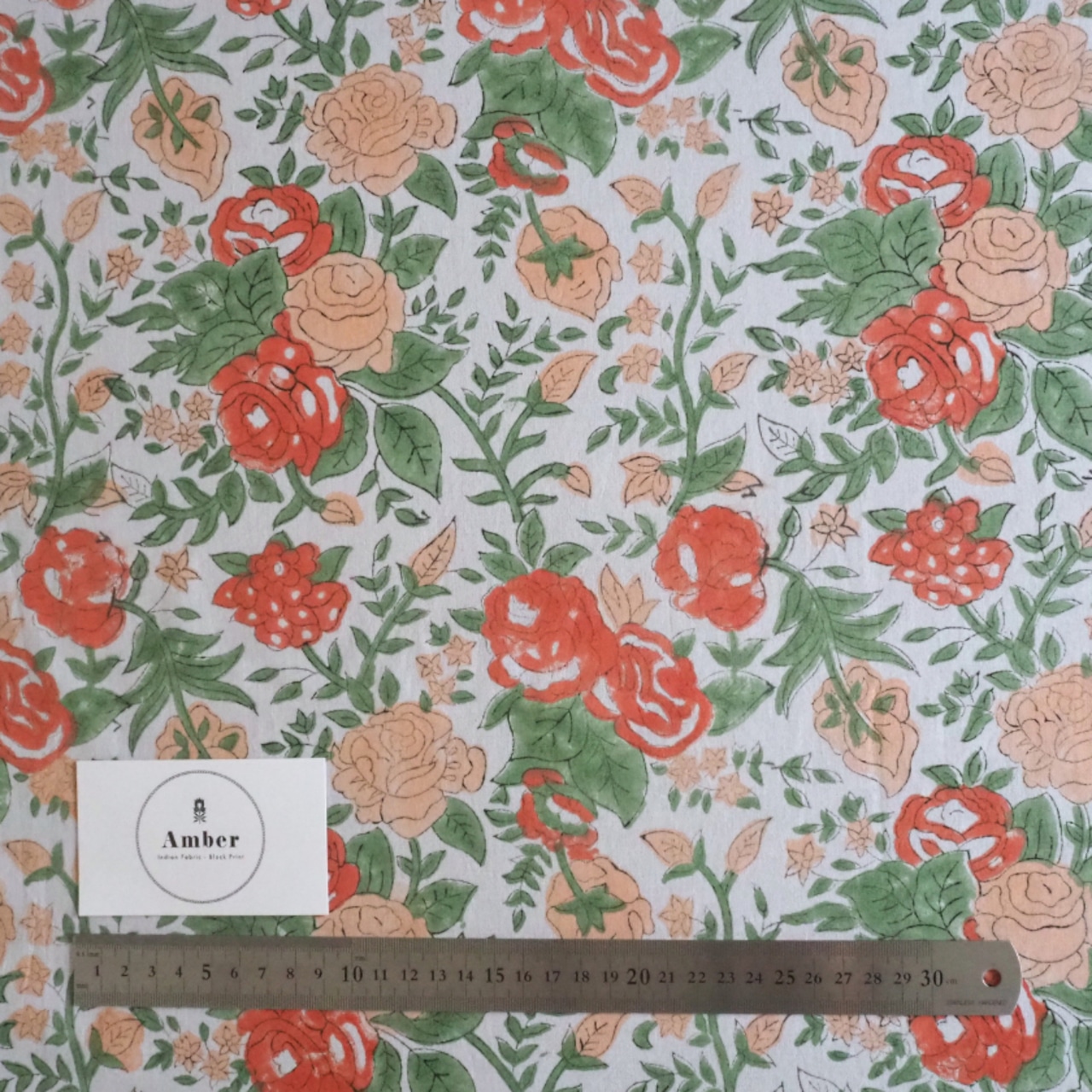 ブロックプリント生地【50cm単位】インド綿 片耳デザイン付き 花柄 白×オレンジ×カーキ #56626-WT1