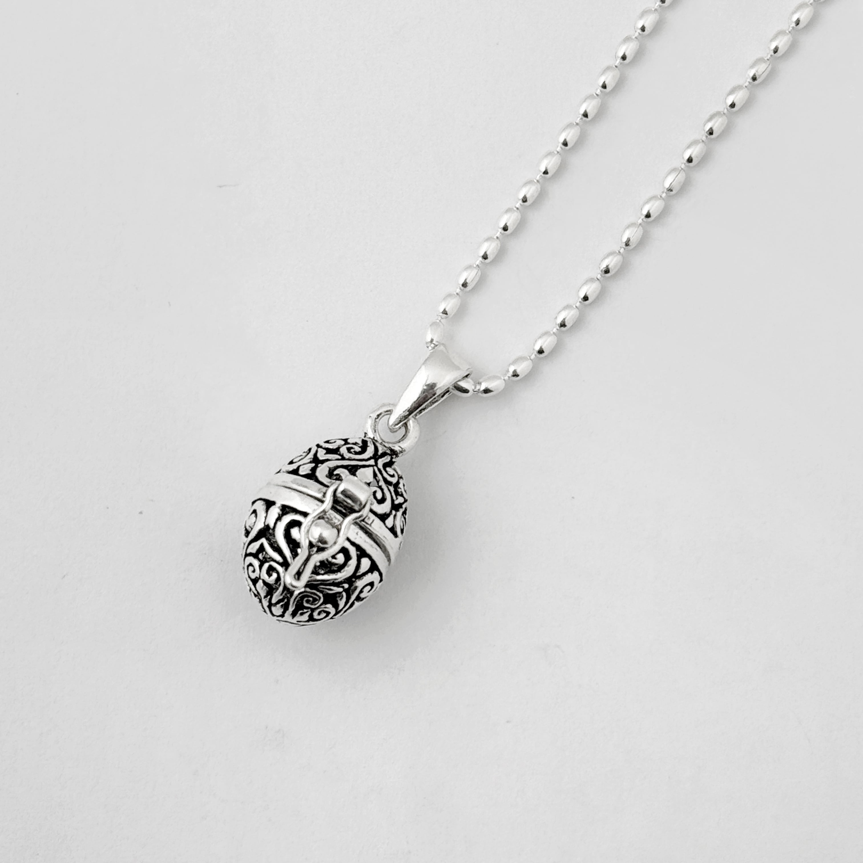 カチッと閉まる エッグ ロケット ペンダント （チェーンオプション